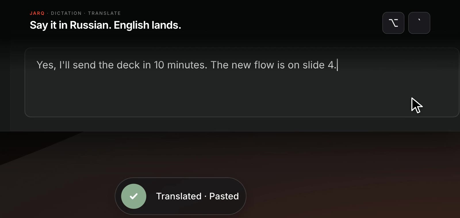 Поле сообщения в чате с английской фразой «Yes, I’ll send the deck in 10 minutes. The new flow is on slide 4.» и под ним пилюля Jarq с надписью «Translated · Pasted».